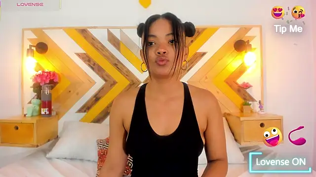 Snapshot of SoleneFontaine chatting on September 19, 12:09 pm SoleneFontaine online show from September 19, 12:09 pm