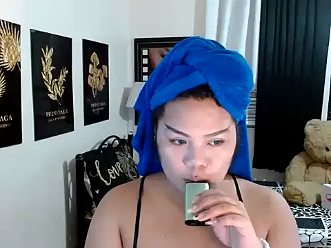 TSbrianaHugeCock online show from February 6, 11:39 am