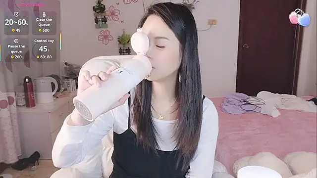 Snapshot of Tutu-o chatting on September 18, 5:10 am Tutu-o online show from September 18, 5:10 am