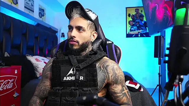 logan hugh8 online show from February 21, 9:39 pm