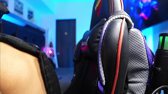 logan hugh8 online show from February 26, 2:44 am