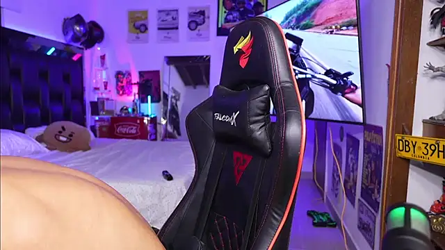 logan hugh8 online show from March 12, 1:11 am