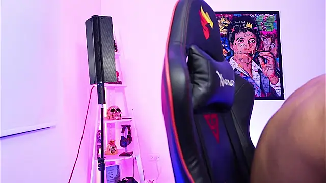 logan hugh8 online show from December 21, 6:15 am