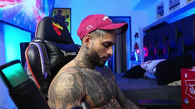 logan hugh8 online show from February 4, 1:17 pm