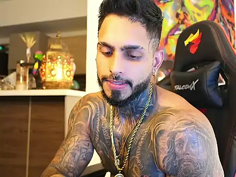 Snapshot of logan_hugh8 chatting on September 28, 2:35 pm logan hugh8 online show from September 28, 2:35 pm