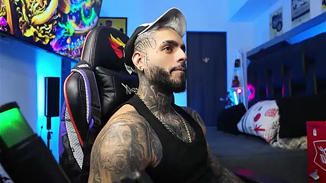 logan hugh8 online show from February 8, 7:17 am