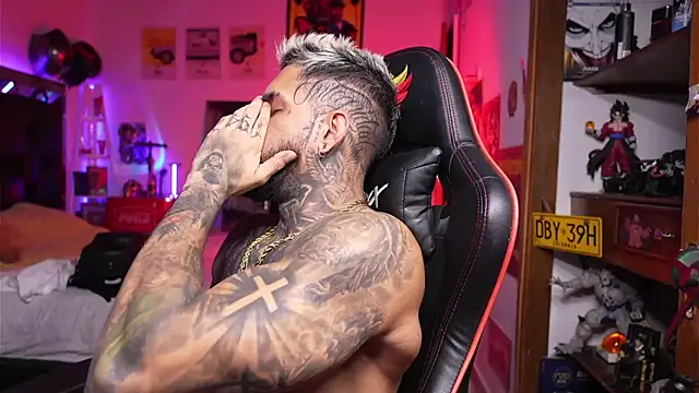 logan hugh8 online show from April 8, 8:16 am