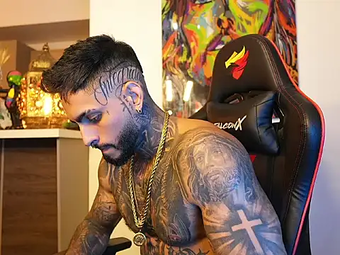 Snapshot of logan_hugh8 chatting on October 2, 1:31 am logan hugh8 online show from October 2, 1:31 am