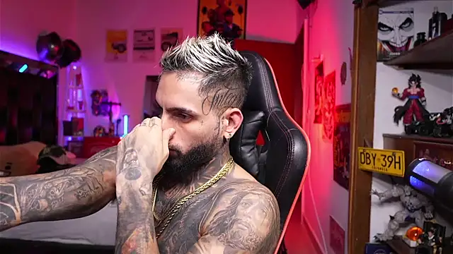 logan hugh8 online show from April 7, 7:32 am