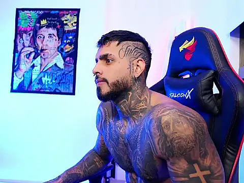 Snapshot of logan_hugh8 chatting on October 16, 12:41 am logan hugh8 online show from October 16, 12:41 am