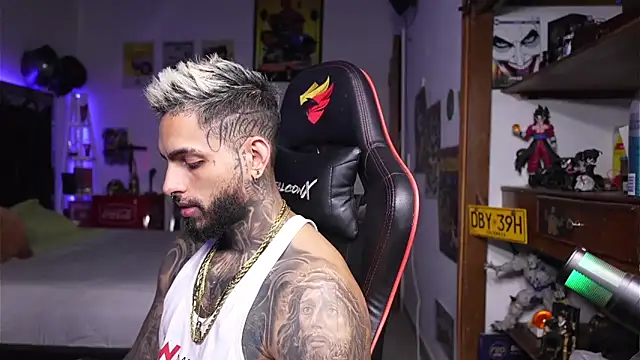 logan hugh8 online show from April 12, 9:18 pm