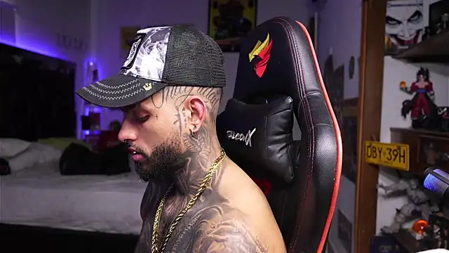 logan hugh8 online show from April 17, 6:55 pm