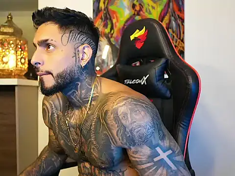 Snapshot of logan_hugh8 chatting on September 23, 3:57 am logan hugh8 online show from September 23, 3:57 am