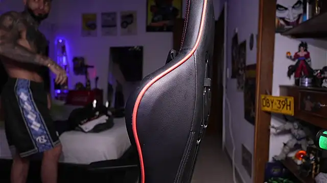 logan hugh8 online show from April 14, 11:54 pm