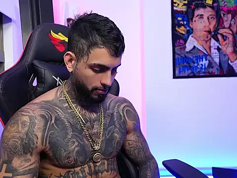 Snapshot of logan_hugh8 chatting on November 15, 3:43 am logan hugh8 online show from November 15, 3:43 am