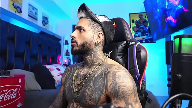 logan hugh8 online show from February 25, 1:06 am