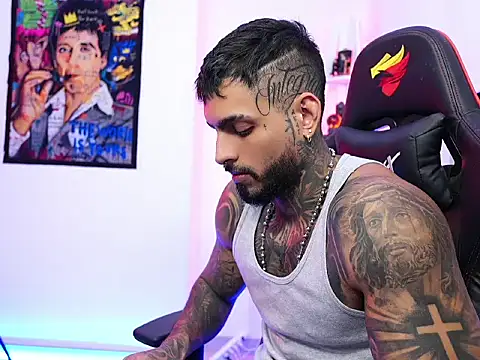 Snapshot of logan_hugh8 chatting on October 22, 3:50 am logan hugh8 online show from October 22, 3:50 am