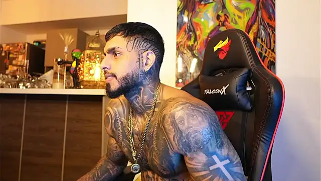 Snapshot of logan_hugh8 chatting on September 28, 2:07 am logan hugh8 online show from September 28, 2:07 am