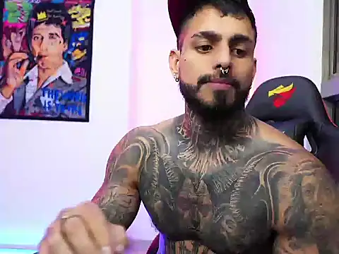 Snapshot of logan_hugh8 chatting on October 25, 3:28 am logan hugh8 online show from October 25, 3:28 am