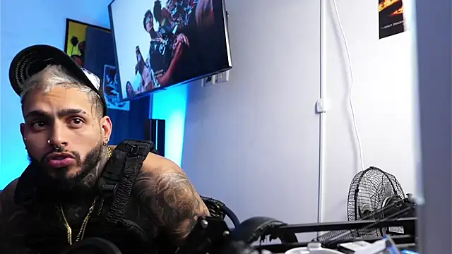 logan hugh8 online show from February 18, 4:32 am