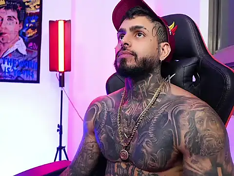 Snapshot of logan_hugh8 chatting on November 9, 2:26 am logan hugh8 online show from November 9, 2:26 am