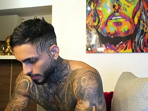 Snapshot of logan_hugh8 chatting on September 13, 5:18 am logan hugh8 online show from September 13, 5:18 am