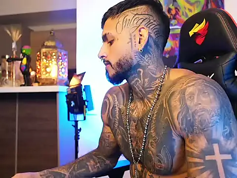 Snapshot of logan_hugh8 chatting on October 13, 11:16 pm logan hugh8 online show from October 13, 11:16 pm