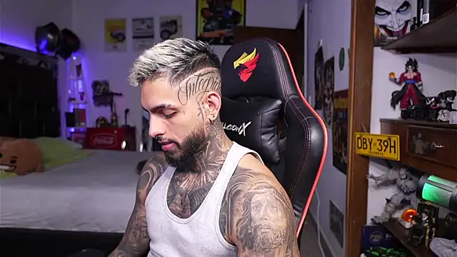 logan hugh8 online show from April 13, 8:02 pm