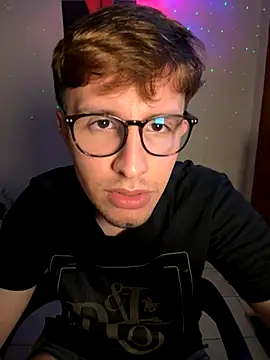 Snapshot of ricdicxs chatting on October 29, 3:49 am ricdicxs online show from October 29, 3:49 am