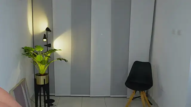 Snapshot of Timmyshy_ chatting on October 28, 12:44 am Timmyshy online show from October 28, 12:44 am