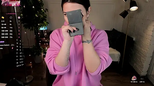 Dark Moni online show from January 8, 2:50 am