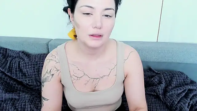 Snapshot of Dark_Moni chatting on June 10, 4:13 am Dark Moni online show from June 10, 4:13 am