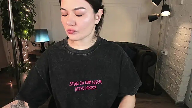 Dark Moni online show from February 7, 2:52 am