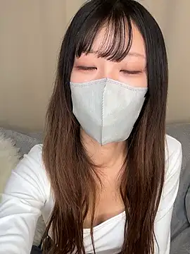 emiiiii1001 online show from November 21, 2:10 am