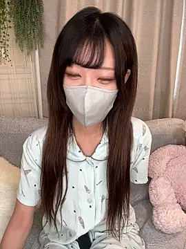 emiiiii1001 online show from November 1, 2:51 am