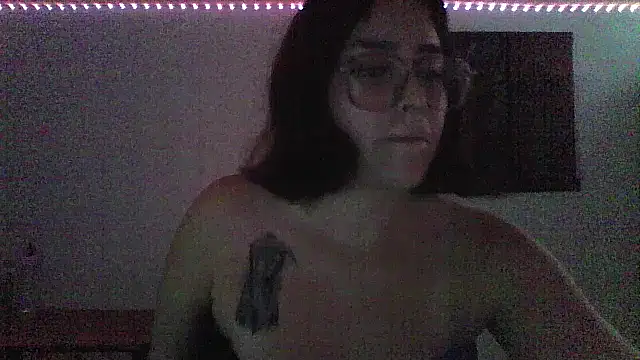 jenmarquez  online show from October 30, 7:44 pm