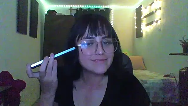 jenmarquez  online show from December 13, 11:44 pm