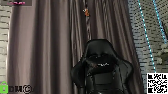 Snapshot of lasly_moon chatting on December 22, 12:33 am lasly moon online show from December 22, 12:33 am