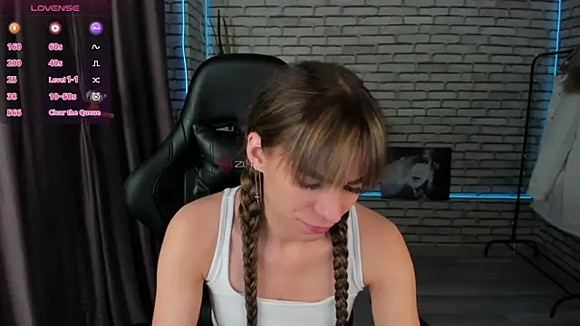 Snapshot of lasly_moon chatting on October 11, 12:00 am lasly moon online show from October 11, 12:00 am