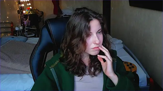 Agata in Wonderland online show from November 4, 11:25 am