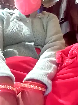 Snapshot of NEHAHOT143 chatting on December 17, 4:50 am NEHAHOT143 online show from December 17, 4:50 am