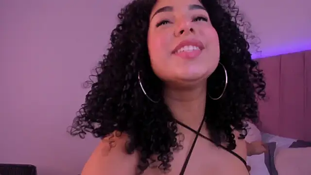 Snapshot of MiaWonderfull chatting on November 21, 5:28 am MiaWonderfull online show from November 21, 5:28 am