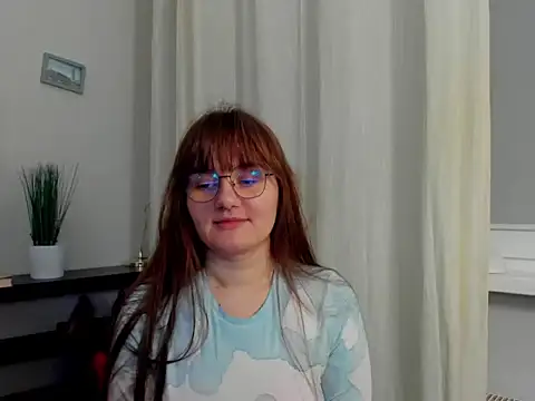 Snapshot of Julie_Diamond chatting on December 5, 5:55 pm Julie Diamond online show from December 5, 5:55 pm