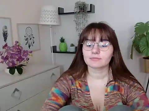 Snapshot of Julie_Diamond chatting on November 28, 1:44 pm Julie Diamond online show from November 28, 1:44 pm