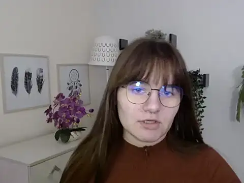 Snapshot of Julie_Diamond chatting on December 1, 5:14 pm Julie Diamond online show from December 1, 5:14 pm