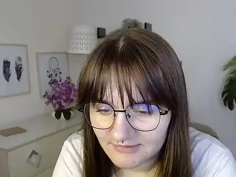 Snapshot of Julie_Diamond chatting on November 20, 1:34 pm Julie Diamond online show from November 20, 1:34 pm