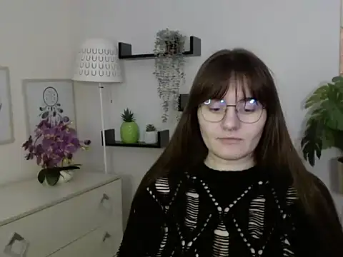 Snapshot of Julie_Diamond chatting on December 16, 5:17 pm Julie Diamond online show from December 16, 5:17 pm