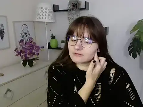 Snapshot of Julie_Diamond chatting on October 27, 3:24 pm Julie Diamond online show from October 27, 3:24 pm