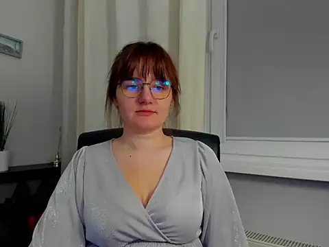 Snapshot of Julie_Diamond chatting on December 3, 5:01 pm Julie Diamond online show from December 3, 5:01 pm