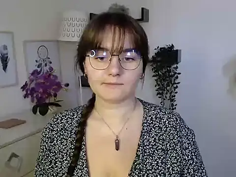 Julie Diamond online show from September 19, 12:31 pm